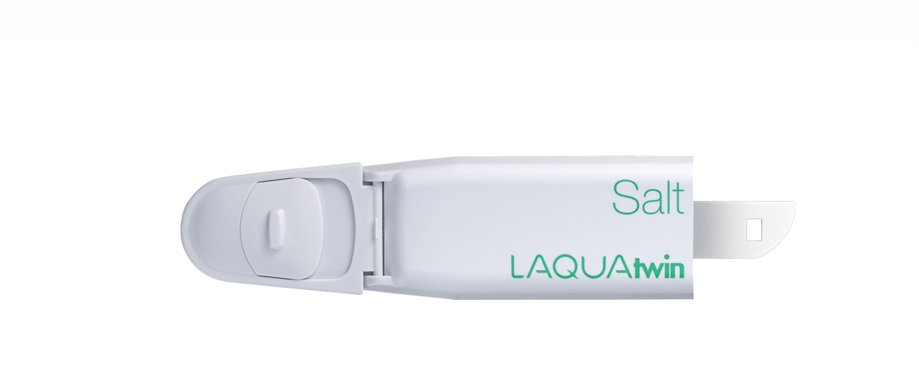 Horiba LAQUAtwin S071 Salzaustauschsensor, geöffnete Sensorzunge mit sichtbarer Messfläche, passend für Salt‑11 Tester