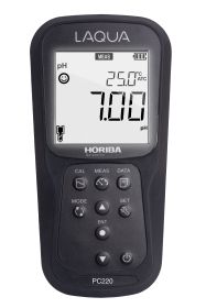 Horiba LAQUA PC220 dual channel hand-held meter without electrode Horiba LAQUA PC220 Frontansicht, pH‑Messung 7.00 auf monochrom LCD