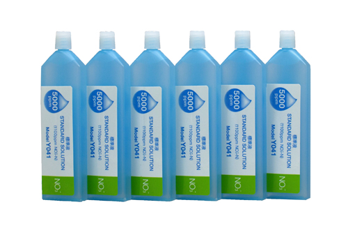 Horiba 5000ppm Nitrat Ionen Standard Lösung (Y041), sechs Flaschen nebeneinander, Kalibrierlösung Nitrat