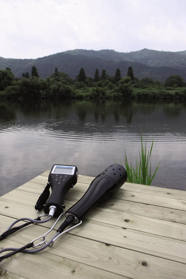Horiba U-50 Wasseranalysegerät mit Sonde im Wassereinsatz